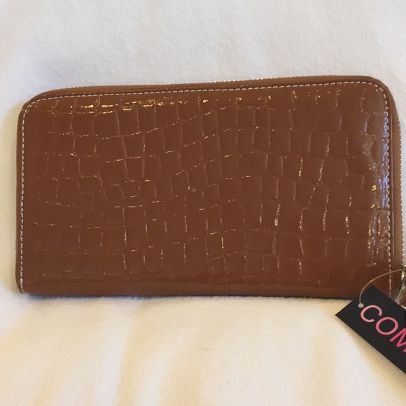 Comsi Comsa Accessories - A BRAND NEW W/Tags, Comsi Comsa wallet.